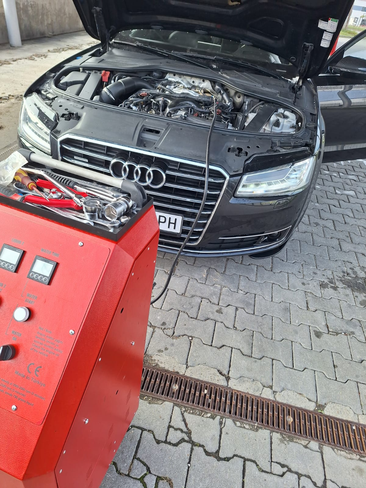 Čistiaci stroj DPF filtrov pripojený k Audi